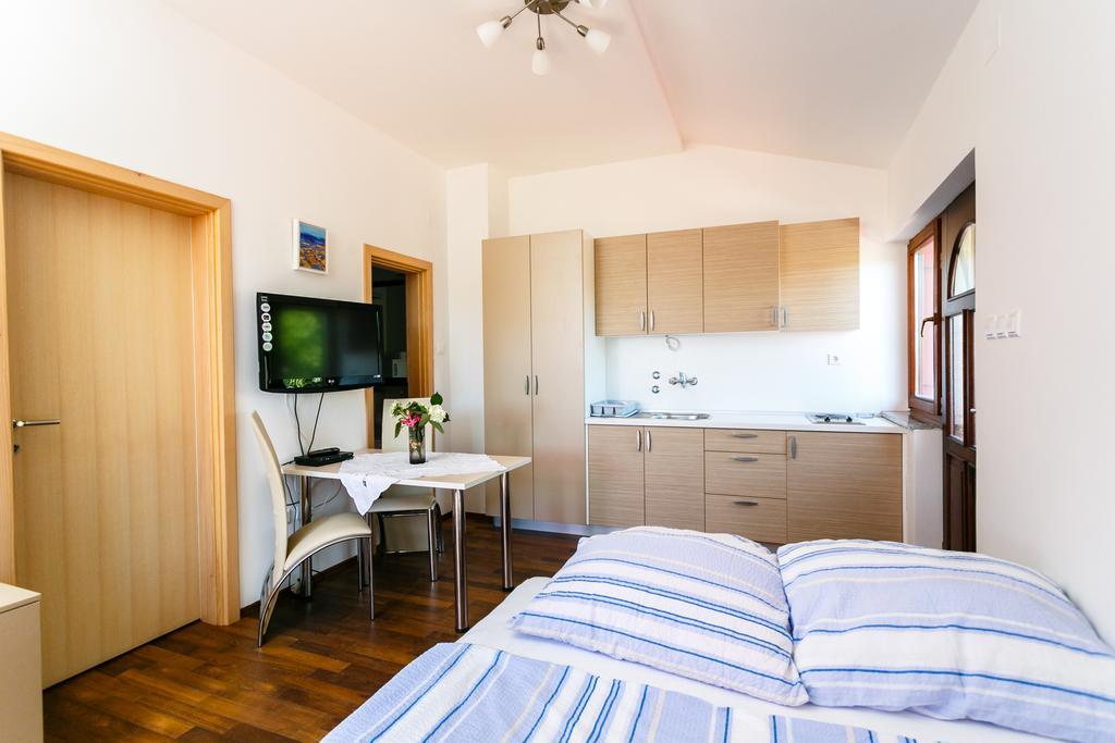 Apartments Josip Pinezici  Room photo